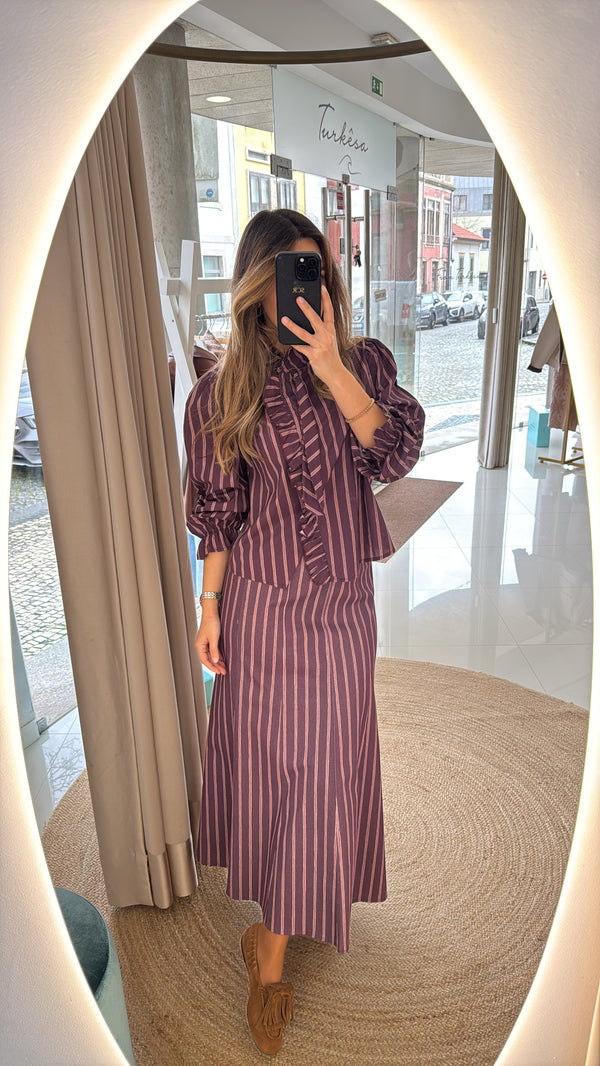 Conjunto camisa e saia