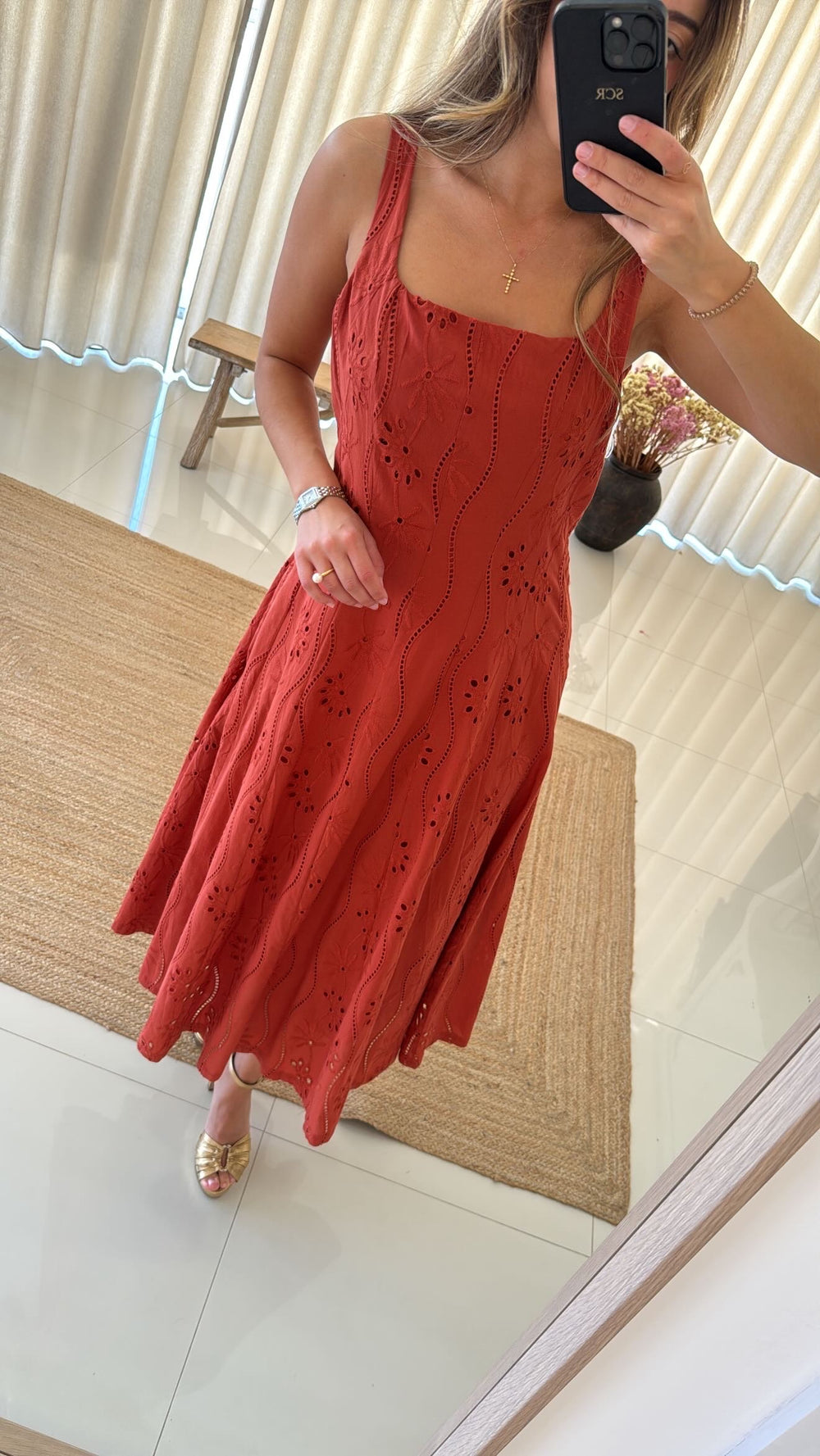 Vestido terracotta bordado inglês