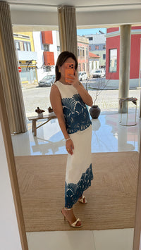 Conjunto creme com bordado azul