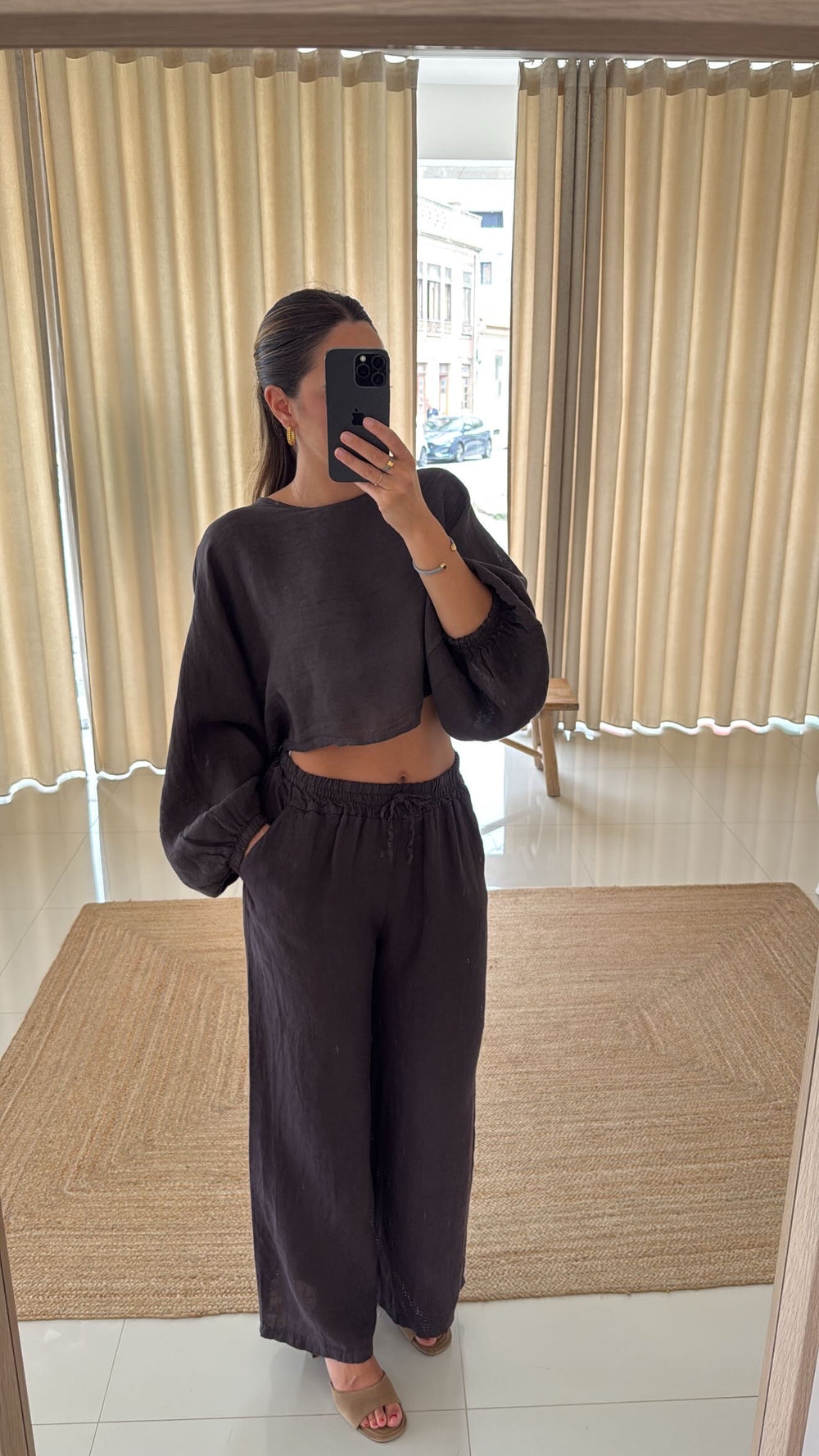 Conjunto blusa e calça castanho