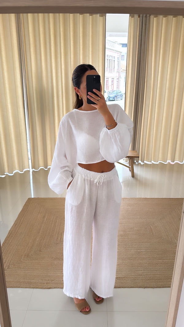 Conjunto blusa e calça branca