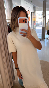 Vestido de malha com renda