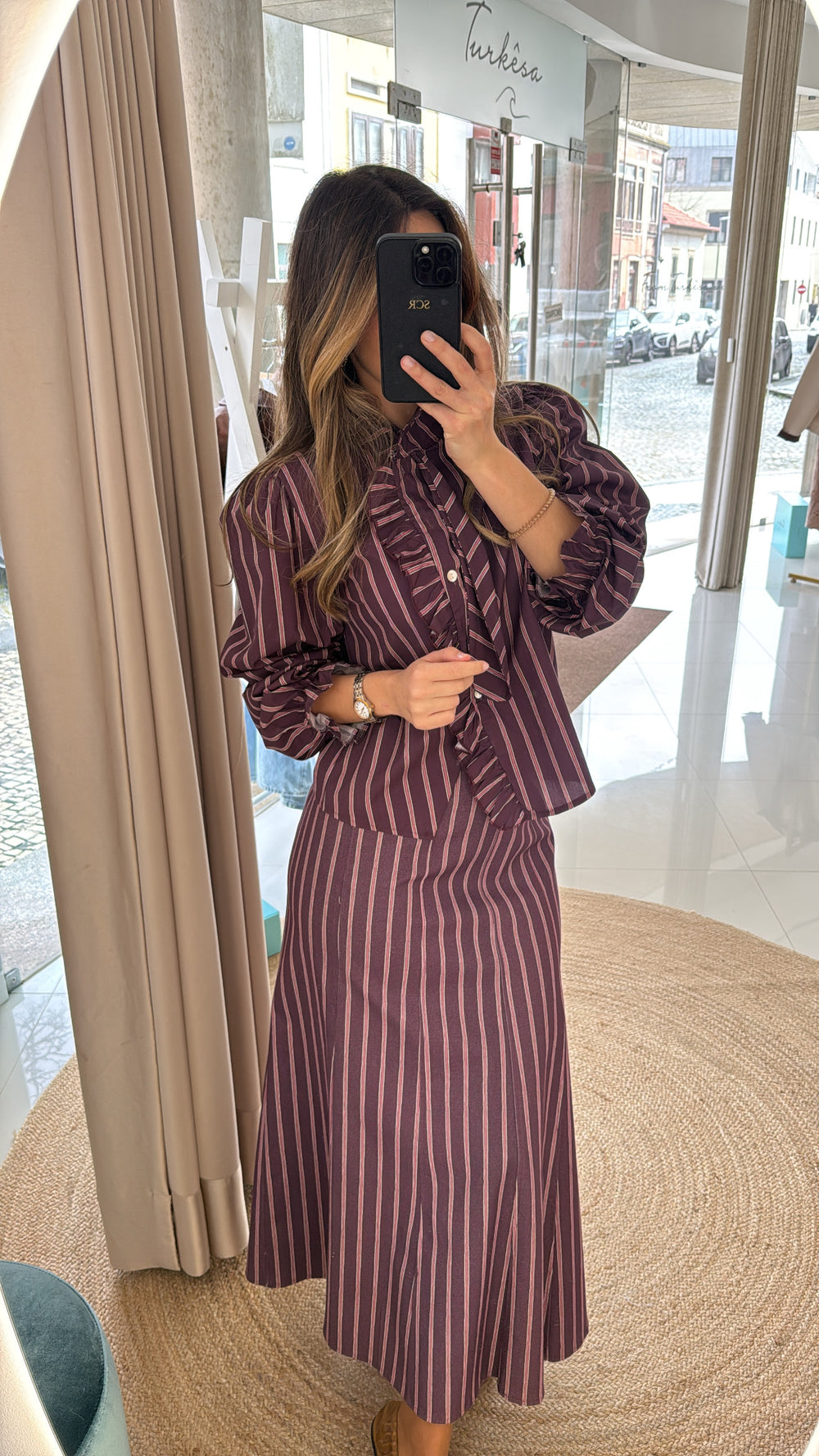 Conjunto camisa e saia
