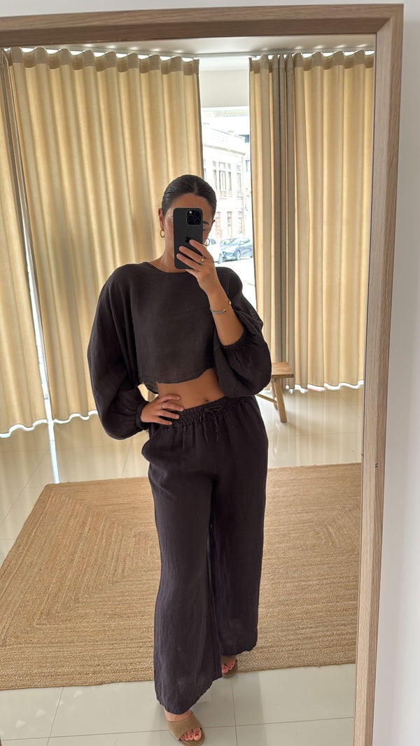 Conjunto blusa e calça castanho