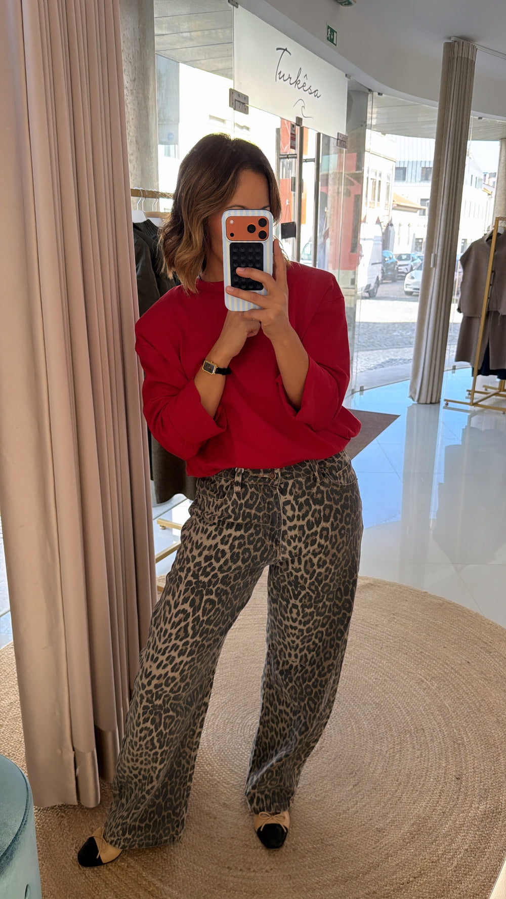 Calça padrão leopardo