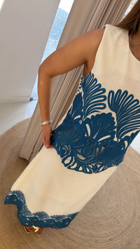 Conjunto creme com bordado azul