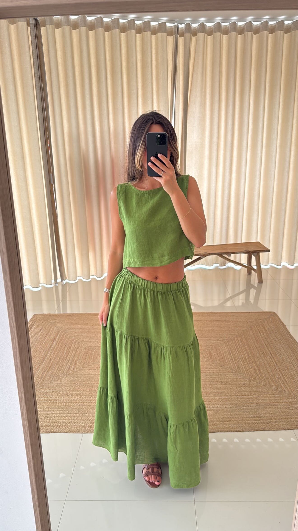 Conjunto de linho verde com saia