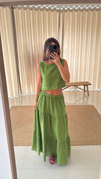 Conjunto de linho verde com saia