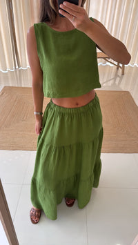 Conjunto de linho verde com saia