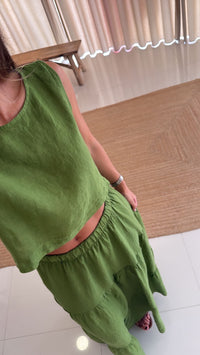 Conjunto de linho verde com saia
