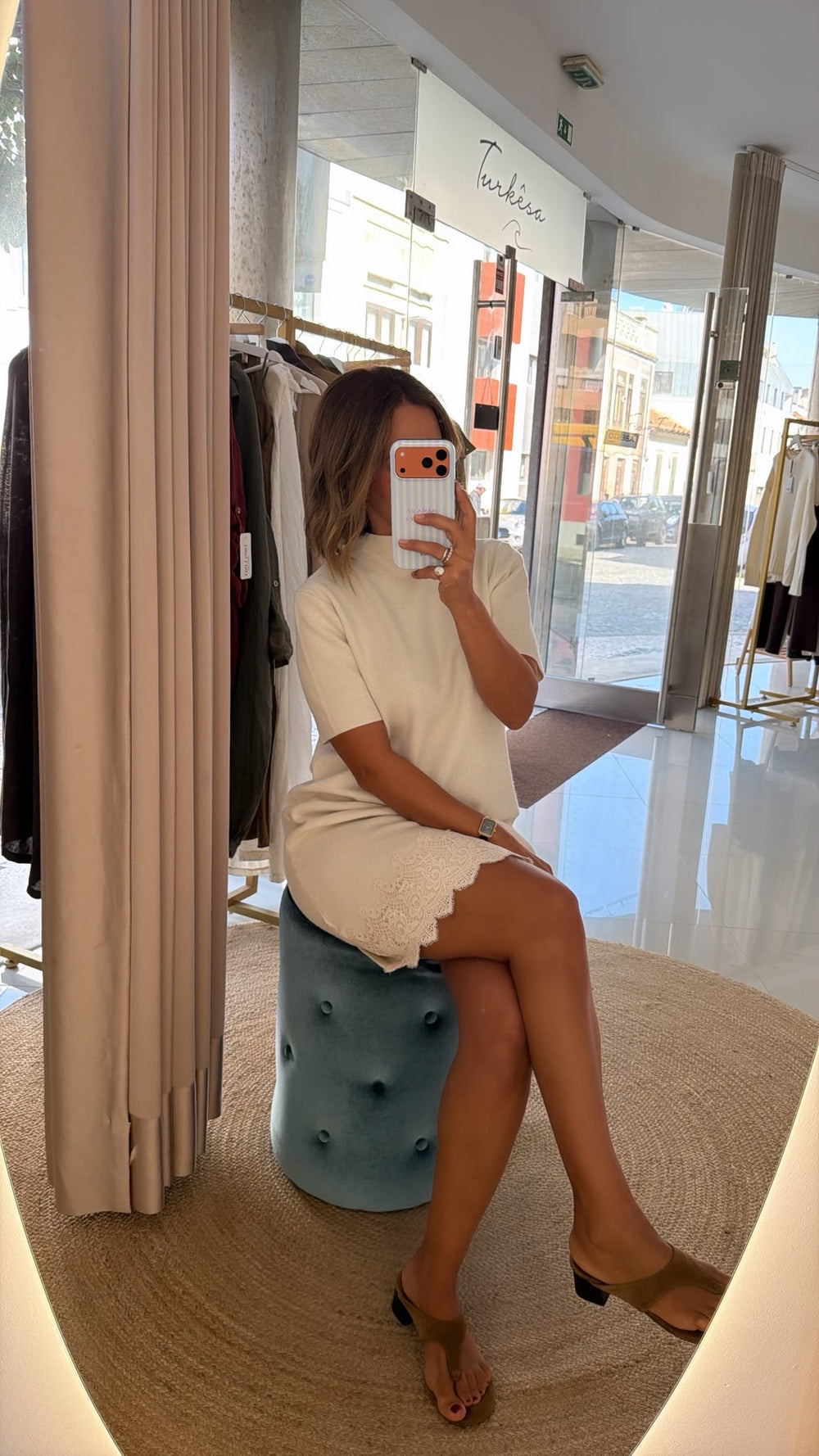 Vestido de malha com renda