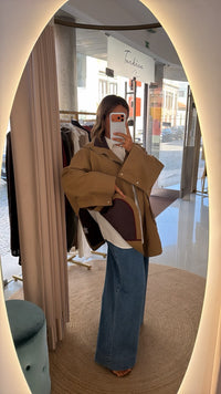 Parka tipo capa com botões