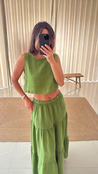 Conjunto de linho verde com saia