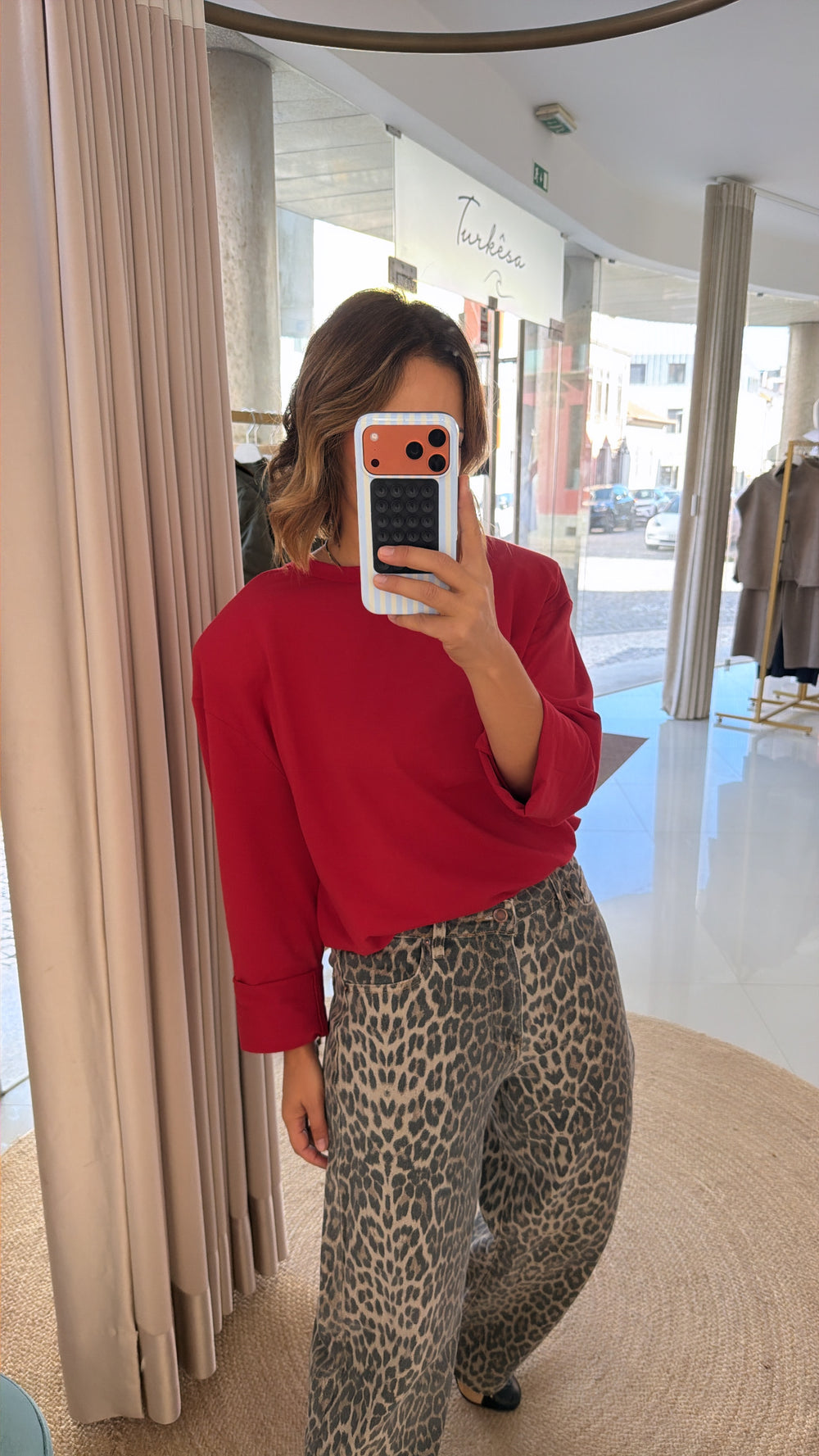 Calça padrão leopardo