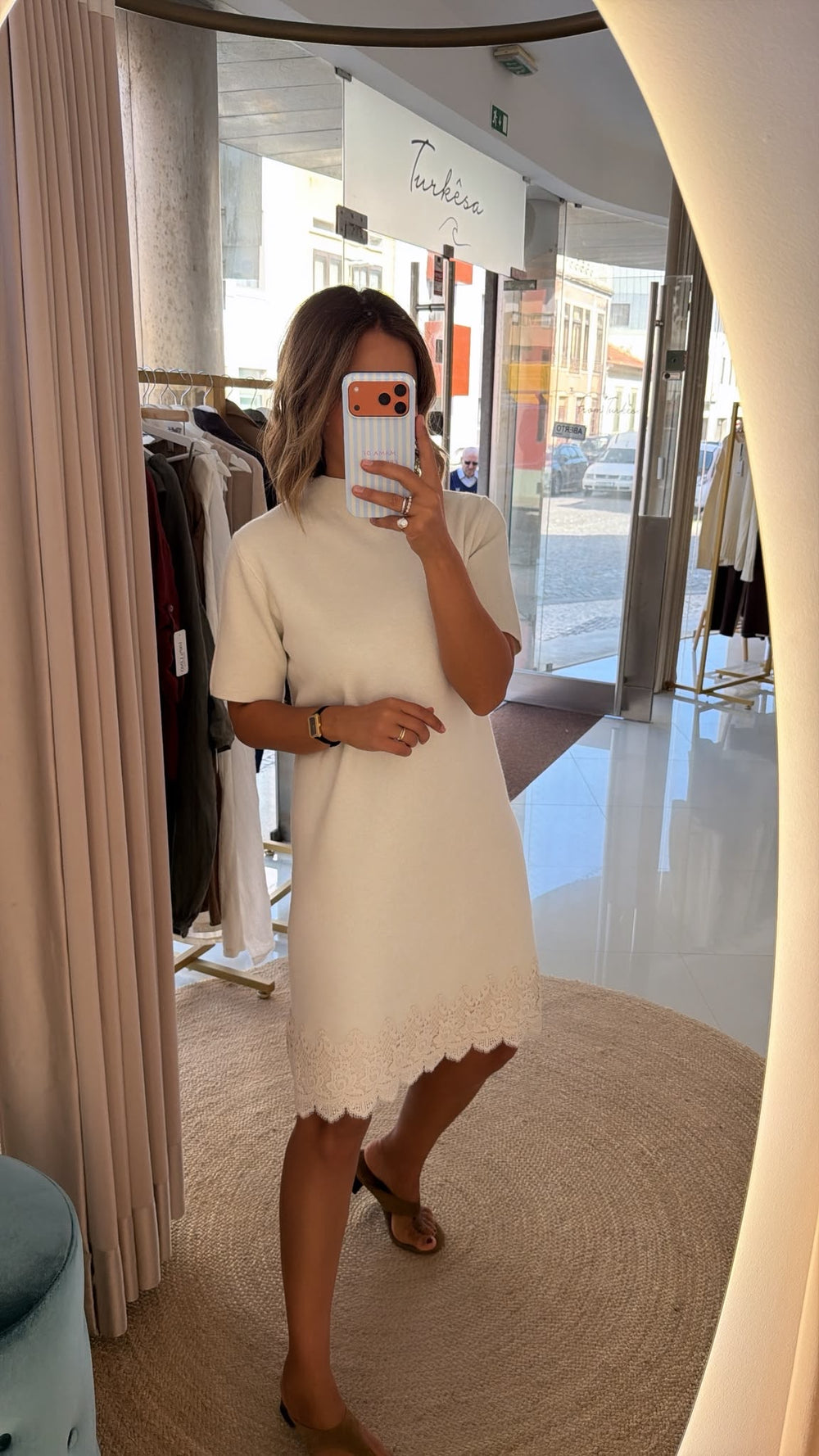 Vestido de malha com renda