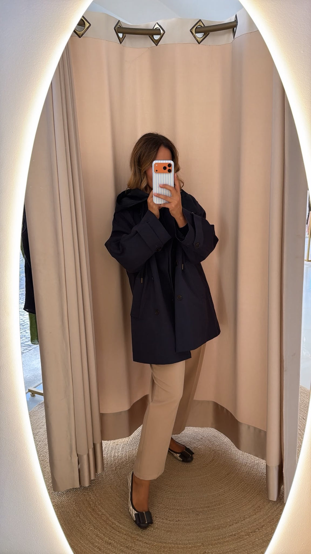 Gabardine com capuz azul marinho