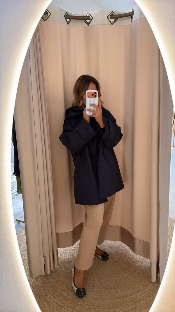 Gabardine com capuz azul marinho