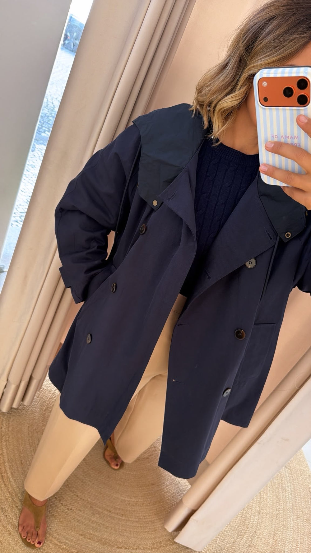 Gabardine com capuz azul marinho