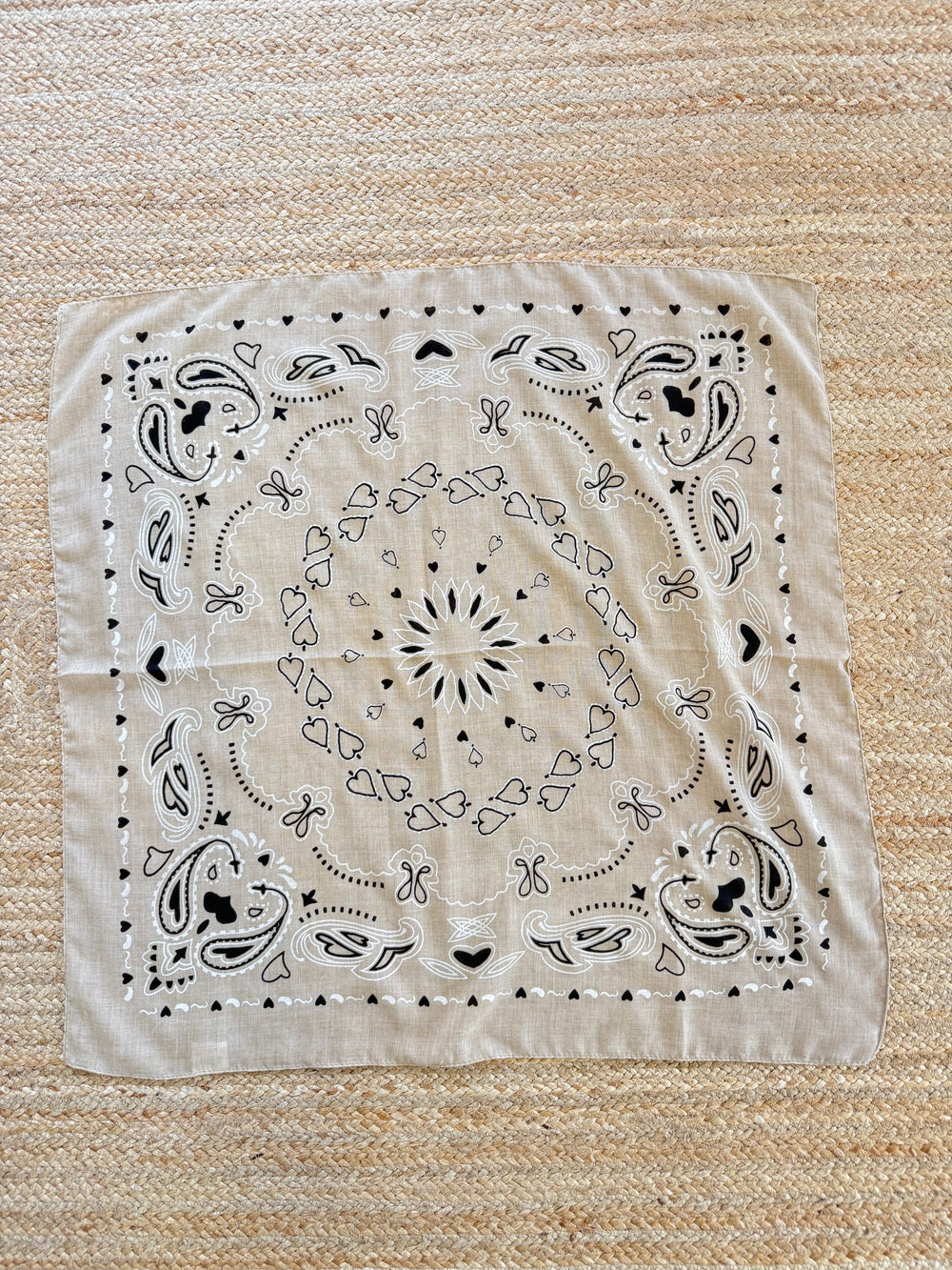 Lenço bandana quadrado bege