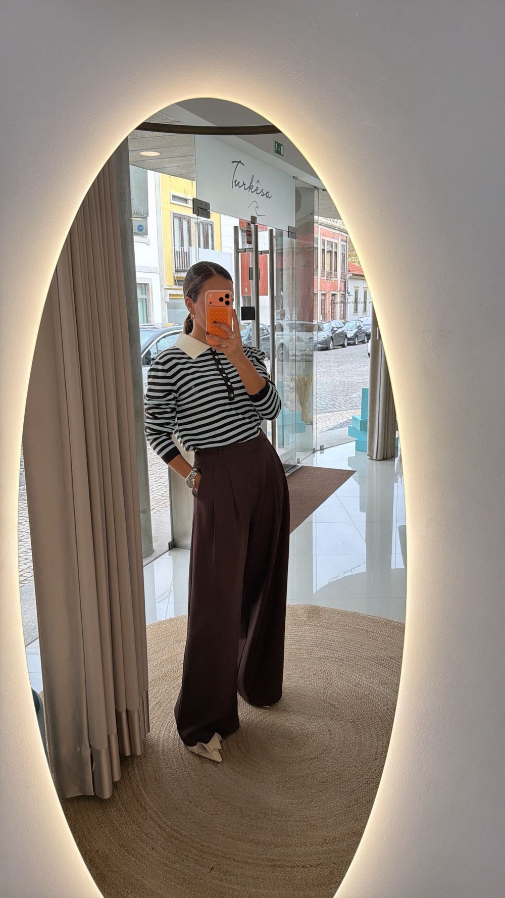 Calça Castanha de Perna Larga