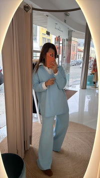 Conjunto de malha azul céu