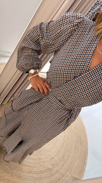 Vestido com folhos