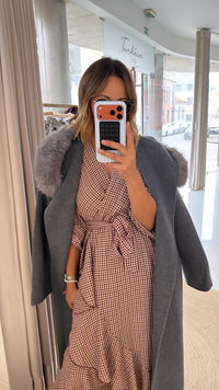 Vestido com folhos