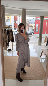 Vestido com folhos
