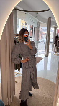 Vestido com folhos