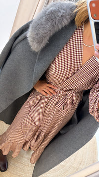 Vestido com folhos