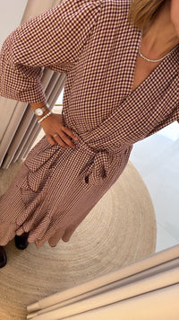 Vestido com folhos