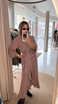Vestido com folhos