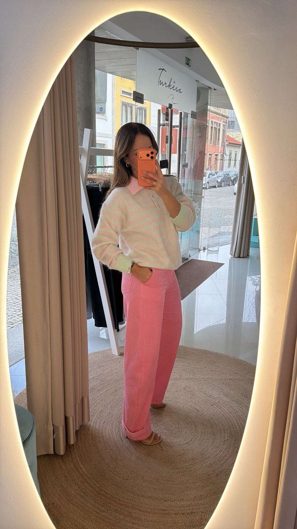 Camisola Pastel às Riscas com Gola Rosa